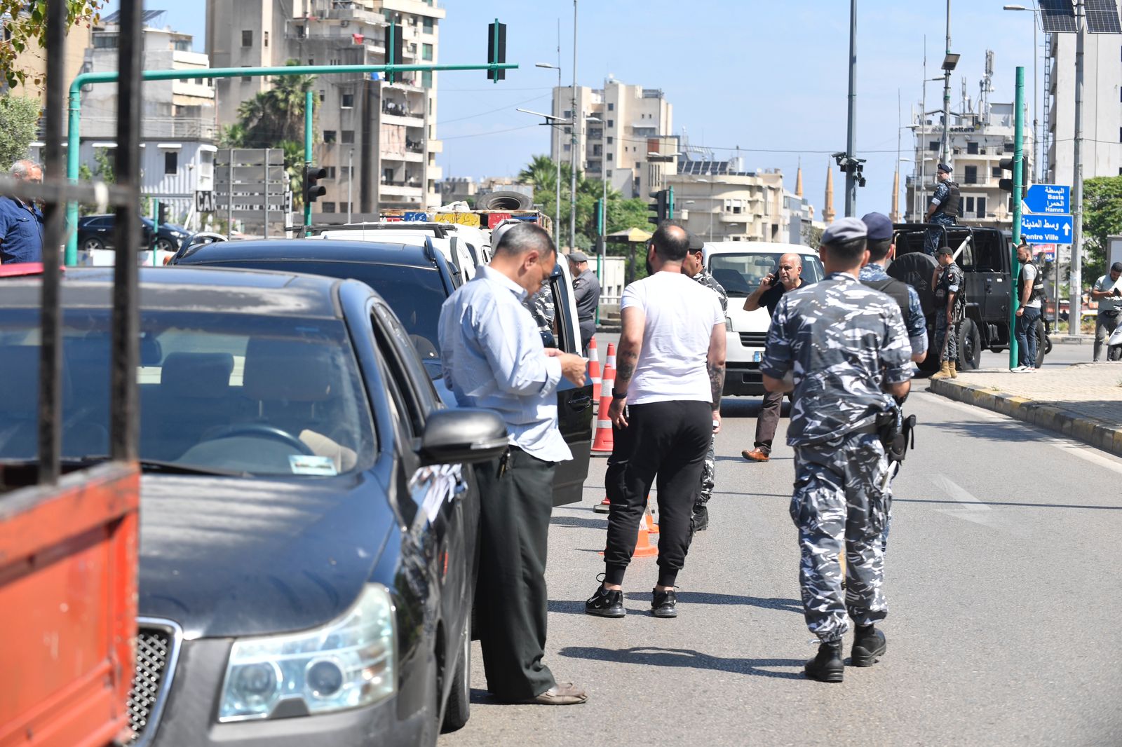 بالصور - بدء تنفيذ خطة أمنية متشددة في بيروت وضواحيها